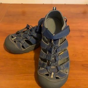 Boys Keen sandals Size 7